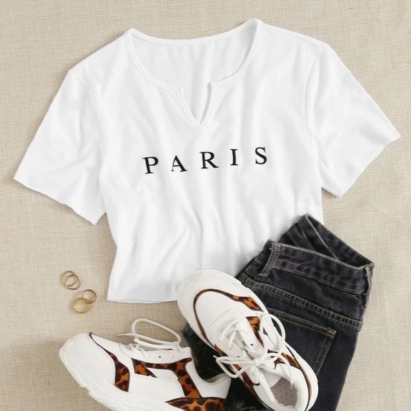 Tops - 🎉HP🎉white Paris crop top